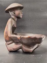 Grote hand gesneden houten fruitschaal met zittende Ifugao man - Filipijnen – foto 7 – kavel bij De Kringwinkel, Gent