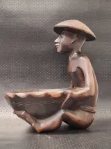 Grote hand gesneden houten fruitschaal met zittende Ifugao man - Filipijnen – foto 10 – kavel bij De Kringwinkel, Gent