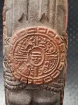 Terracotta replica van een Tolteekse Atlante krijger - Mecixo of Hidalgo – foto 9 – kavel bij De Kringwinkel, Gent