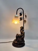 Figurale Art Nouveau-stijl tafellamp - Herderin met schaap en bloemvormige kap – foto 4 – kavel bij De Kringwinkel, Gent