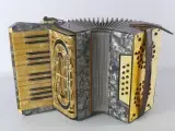Vintage accordeon Johannes Adler - Duitsland – kavel bij De Kringwinkel, Heverlee