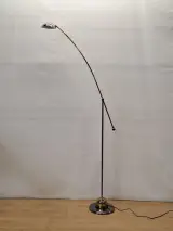 Vintage Massive boogvloerlamp met contragewicht - chroom en messingkleurig metaal, jaren ’80 – kavel bij De Kringwinkel, Gent