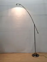 Vintage Massive boogvloerlamp met contragewicht - chroom en messingkleurig metaal, jaren ’80 – foto 2 – kavel bij De Kringwinkel, Gent