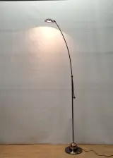 Vintage Massive boogvloerlamp met contragewicht - chroom en messingkleurig metaal, jaren ’80 – foto 3 – kavel bij De Kringwinkel, Gent