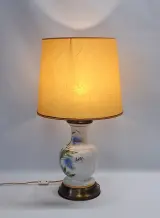 Vintage handbeschilderde keramische tafellamp ‘Margi’ - floraal decor & messing voet – kavel bij De Kringwinkel, Gent