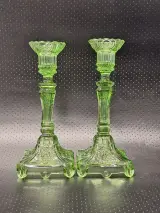 Lichtgroene persglazen kandelaars met leeuwenkop - Depression Glass-stijl – foto 2 – kavel bij De Kringwinkel, Gent