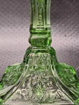 Lichtgroene persglazen kandelaars met leeuwenkop - Depression Glass-stijl – foto 5 – kavel bij De Kringwinkel, Gent