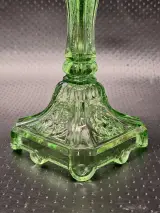 Lichtgroene persglazen kandelaars met leeuwenkop - Depression Glass-stijl – foto 8 – kavel bij De Kringwinkel, Gent