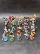 Verzameling van 30 Skylanders gamefiguren inclusief Giants – kavel bij De Kringwinkel, Gent