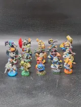 Verzameling van 30 Skylanders gamefiguren inclusief Giants – foto 2 – kavel bij De Kringwinkel, Gent