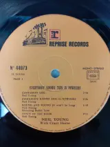 Vinyl: Neil Young with Crazy Horse - Everybody knows this is nowhere – foto 4 – kavel bij De Kringwinkel, Gent
