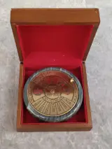 Eeuwigdurende kalender 40 Jaar (1991–2030) in messing en marmer met houten kistje – kavel bij De Kringwinkel, Gent