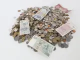 Verzameling oude munten en bankbiljetten uit diverse landen - 4,5kg – kavel bij De Kringwinkel, Heverlee