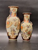Set van 2 Vintage Chinese Satsuma-Stijl Porseleinen Vazen - Vogels & Pioenrozen (Zhongguo Zhizao) – foto 2 – kavel bij De Kringwinkel, Gent