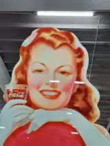 Vintage Coca-Cola reclamespiegel - klassieke pin-up girl met glas – foto 3 – kavel bij De Kringwinkel, Gent