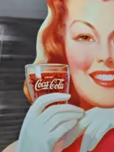 Vintage Coca-Cola reclamespiegel - klassieke pin-up girl met glas – foto 8 – kavel bij De Kringwinkel, Gent