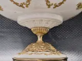 Luxe Klassieke Porseleinen Coupe op Voet - Ceramiche Alfa Italy (Met Messing Beslag) – foto 5 – kavel bij De Kringwinkel, Gent
