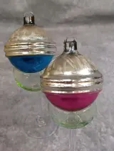 Exclusieve set van 2 vintage Ajeko glazen kerstballen met ijsbloemmotief – kavel bij De Kringwinkel, Gent