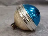Exclusieve set van 2 vintage Ajeko glazen kerstballen met ijsbloemmotief – foto 3 – kavel bij De Kringwinkel, Gent