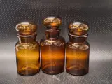 Set van 8 vintage Belgische apothekerspotten in bruin glas - Mid Century Modern – foto 3 – kavel bij De Kringwinkel, Gent