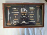 2 vintage maritieme knopenborden in vitrinelijst – foto 3 – kavel bij De Kringwinkel, Oudenaarde