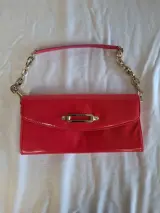 Rode lakleren Jimmy Choo clutch met kettingriem – foto 2 – kavel bij De Kringwinkel, Oudenaarde
