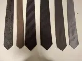 Set van 6 Hugo Boss herenstropdassen met diverse designs – kavel bij De Kringwinkel, Ronse