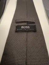 Set van 6 Hugo Boss herenstropdassen met diverse designs – foto 4 – kavel bij De Kringwinkel, Ronse