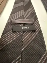 Set van 6 Hugo Boss herenstropdassen met diverse designs – foto 6 – kavel bij De Kringwinkel, Ronse