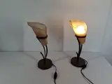 Set van 2 decoratieve tafellampen met amberkleurige glazen kappen – foto 3 – kavel bij De Kringwinkel, Geraardsbergen