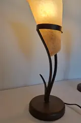 Set van 2 decoratieve tafellampen met amberkleurige glazen kappen – foto 5 – kavel bij De Kringwinkel, Geraardsbergen