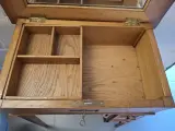 Antieke houten werk-/bijzettafel – foto 5 – kavel bij De Kringwinkel, Herzele