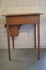 Antieke houten werk-/bijzettafel – foto 9 – kavel bij De Kringwinkel, Herzele