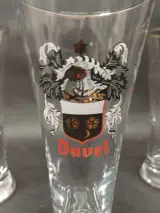 Set van 4 vintage Duvel fluitglazen – foto 2 – kavel bij De Kringwinkel, Ninove