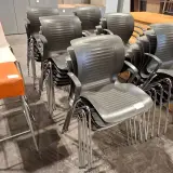 Ca. 17x Stoel, Fritz Hansen – foto 9 – kavel bij Domeinen Roerende Zaken, Groningen