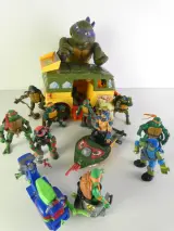 Teenage Mutant Ninja Turtles speelgoedset met bus en figuren – kavel bij De Kringwinkel, Heverlee