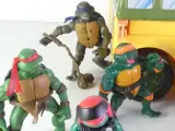 Teenage Mutant Ninja Turtles speelgoedset met bus en figuren – foto 4 – kavel bij De Kringwinkel, Heverlee