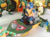 Teenage Mutant Ninja Turtles speelgoedset met bus en figuren – foto 5 – kavel bij De Kringwinkel, Heverlee