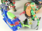 Teenage Mutant Ninja Turtles speelgoedset met bus en figuren – foto 7 – kavel bij De Kringwinkel, Heverlee