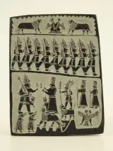 Decoratieve stenen reliëfplaquette in Mesopotamische/Sumerische stijl – kavel bij De Kringwinkel, Antwerpen