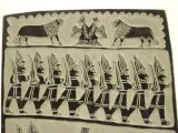 Decoratieve stenen reliëfplaquette in Mesopotamische/Sumerische stijl – foto 2 – kavel bij De Kringwinkel, Antwerpen