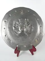 Vintage lot tinnen borden en schaal – foto 5 – kavel bij De Kringwinkel, Heverlee