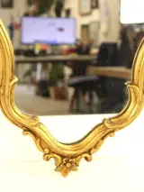 Goudkleurige klassieke wandspiegel met sierlijke lijst – foto 4 – kavel bij De Kringwinkel, Antwerpen