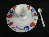 Betty Boop eierdop met bord en lepeltje van fine bone china – foto 2 – kavel bij De Kringwinkel, Diest