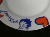 Betty Boop eierdop met bord en lepeltje van fine bone china – foto 5 – kavel bij De Kringwinkel, Diest