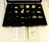 Verzameling mineralen en kristallen met drie presentatiedozen en rookkwarts – foto 8 – kavel bij De Kringwinkel, Turnhout