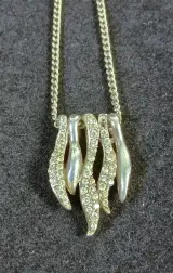 Zilveren ketting met abstracte hanger en zirkonia's – foto 4 – kavel bij De Kringwinkel, Turnhout