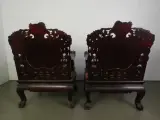Set van 2 Chinese houten troonstoelen – rijk houtsnijwerk – foto 4 – kavel bij De Kringwinkel, Heverlee