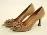 Bibi Lou - suède pumps met bloemversiering - maat 38 – foto 2 – kavel bij De Kringwinkel, Antwerpen