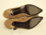 Bibi Lou - suède pumps met bloemversiering - maat 38 – foto 4 – kavel bij De Kringwinkel, Antwerpen